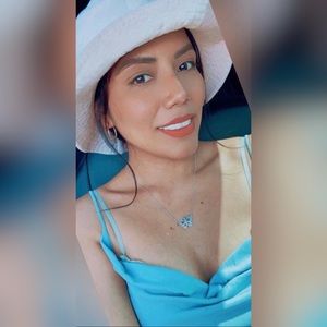 Meet your Posher, Crystal